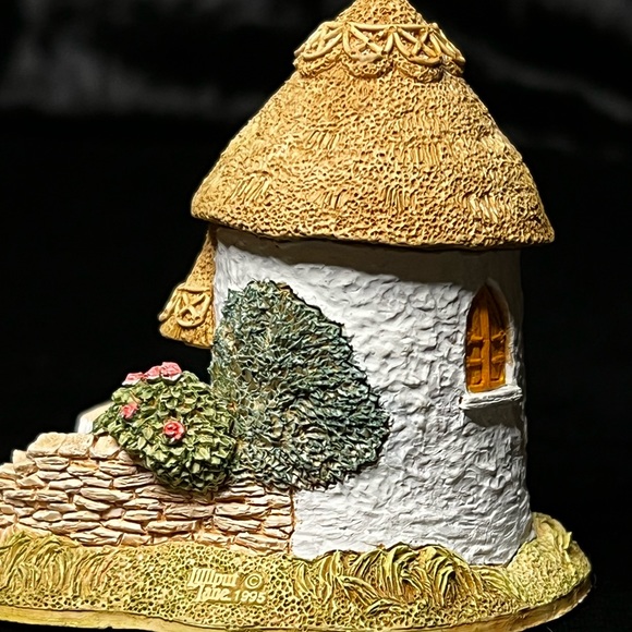 Lilliput Lane | Thimble Cottage | Collectors' Club - Picture 9 of 13